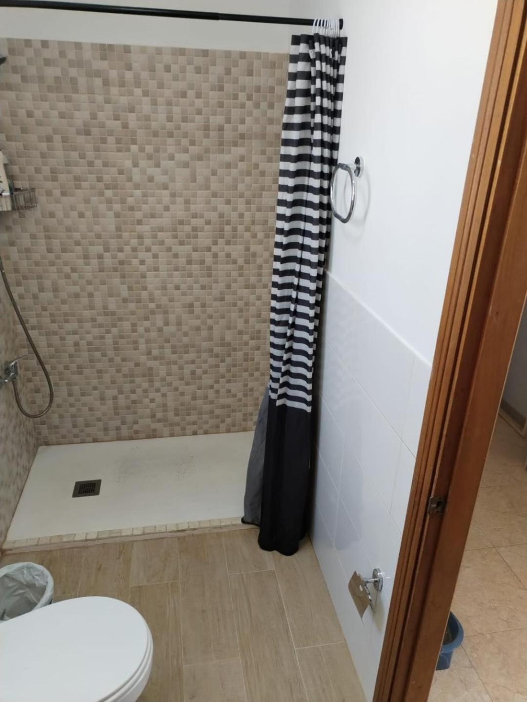 Habitación Sol en Apartmento Compartido Vecindario  Exterior foto